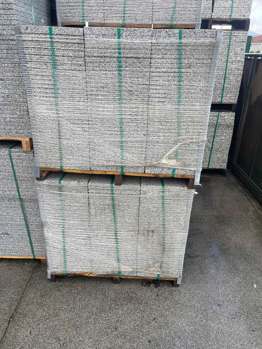 Granito Cinza satinano a 3 cm esp.