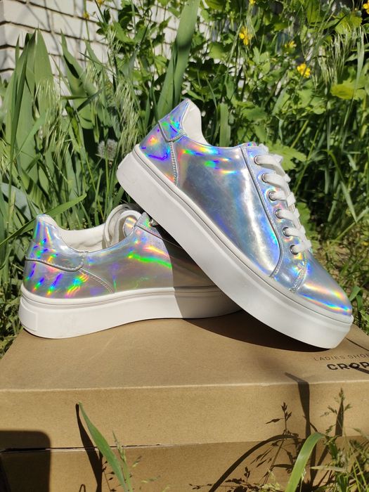 Жіночі голографічні мокасини бренду Cropp