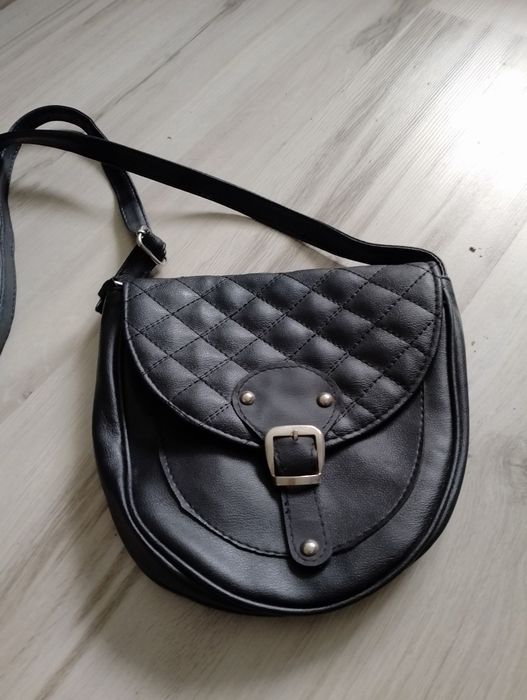 Sprzedam czarną torebkę