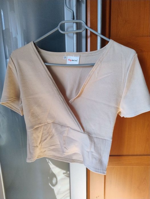 Beżowy top letni