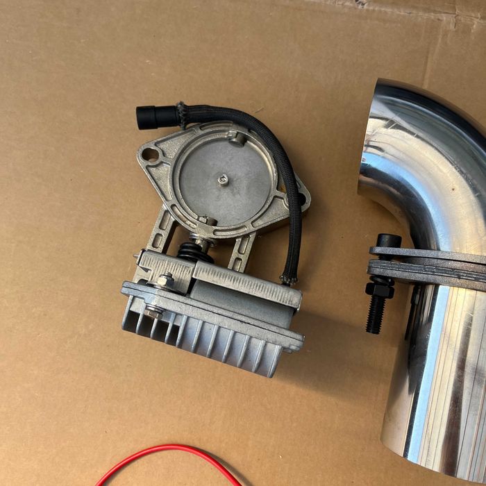 НОВАЯ электрическая вакуумная заслонка на выхлопную 51 63 70 76 мм