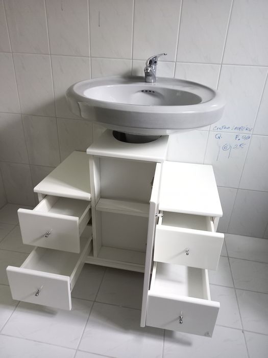 Armário casa banho com rodas