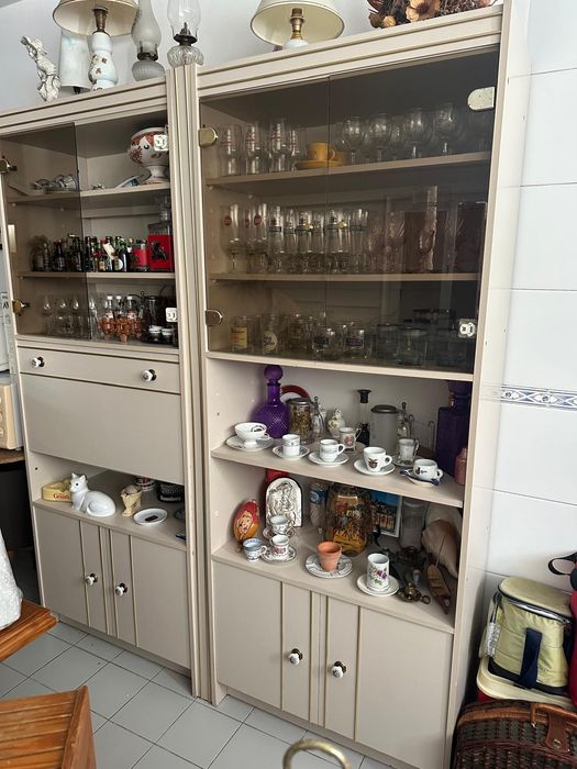 Móvel sala estar com portas em vidro
