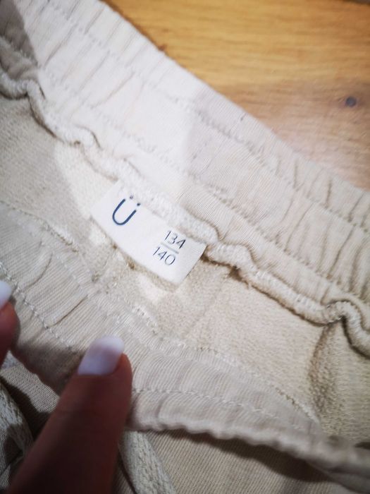 Ü by KappAhl kremowe spodnie dresowe 3/4 134/140 cm 12-13 lat