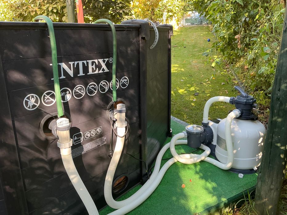 Piscina grande INTEX 2 temporadas     Discrição abaixo. Ver meus anúncio