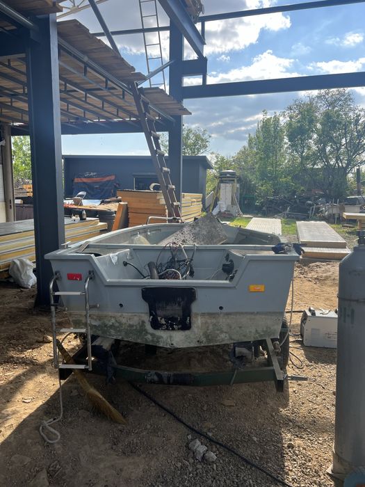 Моторний човен алюмінієвий