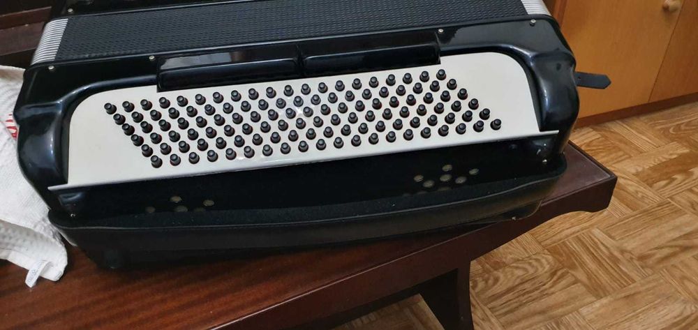 Acordéon Paoolo Soprani nove registro em quarta de voz