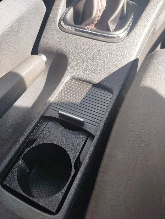 Cupholder Uchwyt na napoje wkładka VW GOLF V / GOLF VI /GOLF 5 /GOLF 6