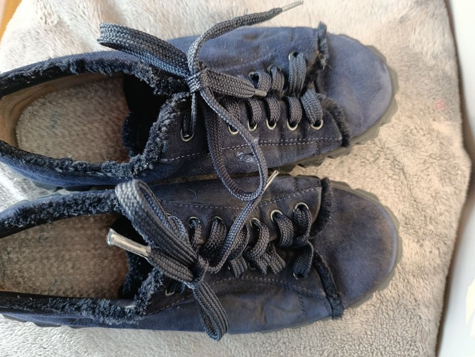 Stuart Weitzman, model Fringiecoverstory (XL17415).