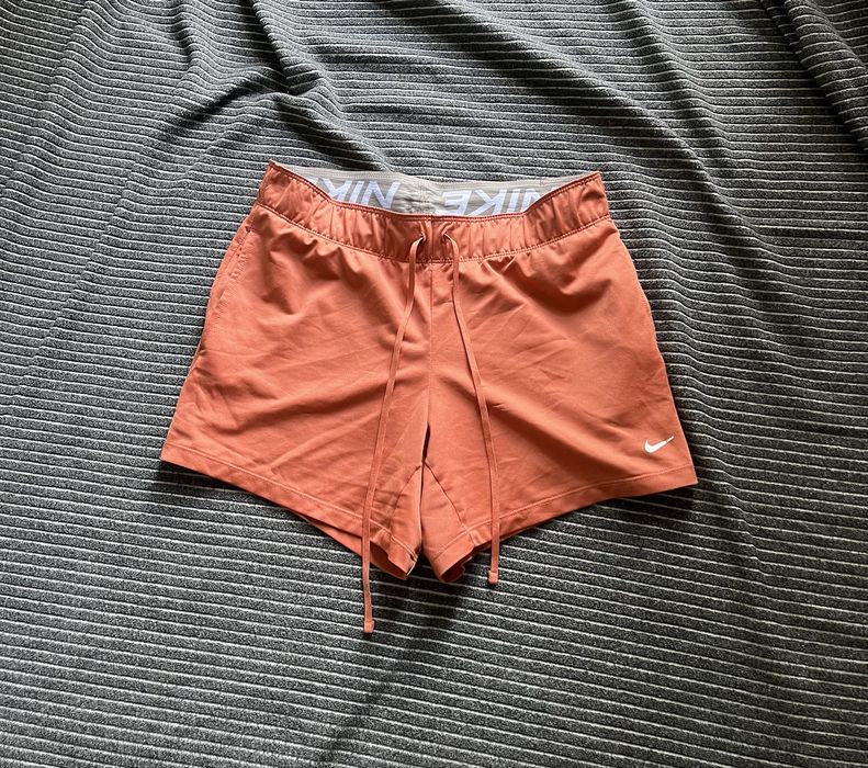 Piękne damskie spodenki Nike – rozmiar XS