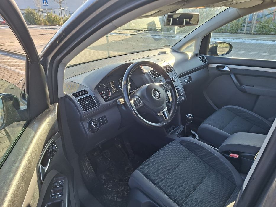 VW TOURAN 2010/11r 1.6tdi Navi,Klima,Hak,3tablica,7osób