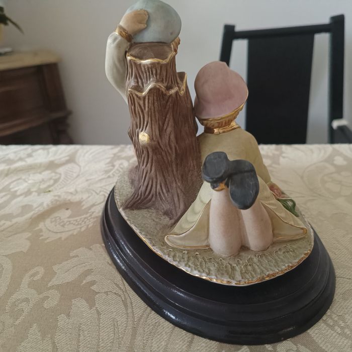 Estátua porcelana impecável