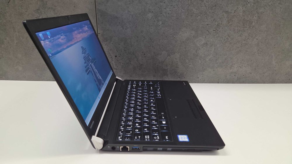 Tanio Toshiba A30-C-14C i3 6100U ram 8GB dysk 128SSD Laptop Windows 11