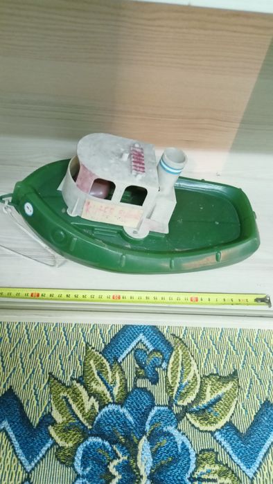 Stara zabawka łódka