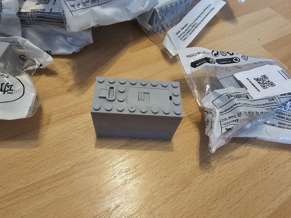 Zestaw Lego Klocki pasujące do Lego. Silnik pociągu. Koszyk na baterie AA AAA
