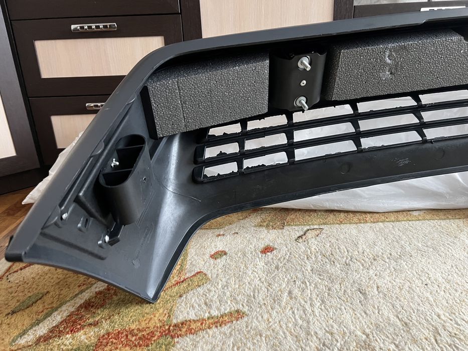 Новый передний бампер в сборе, накладка, Mercedes w124 Мерседес