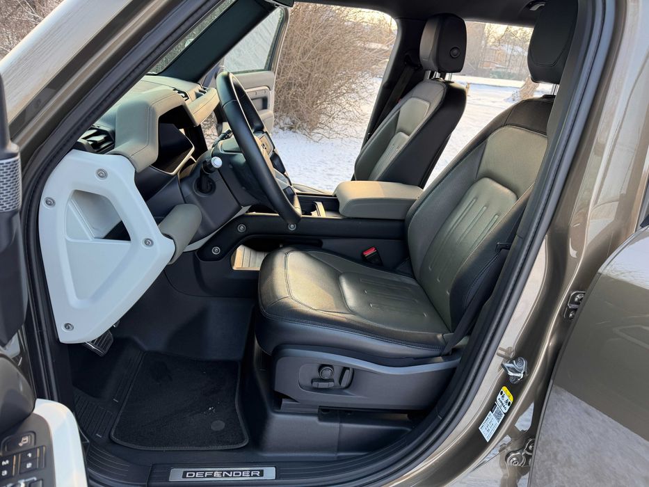 Land Rover Defender D300 X-Dynamic