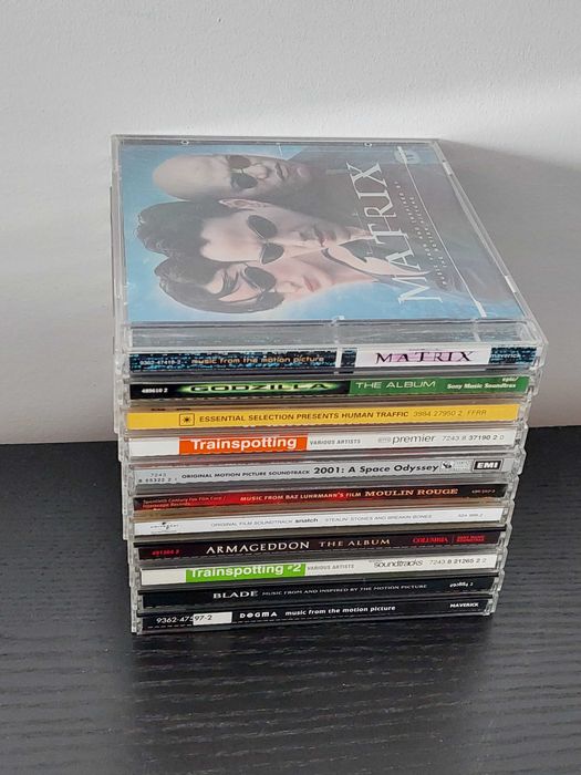 CDs música ... 39 singles, 31 compilações, 11 banda sonora filmes