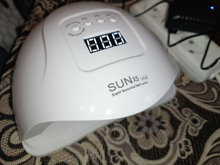 Це UV LED лампа для манікюру SUN X5 Plus.