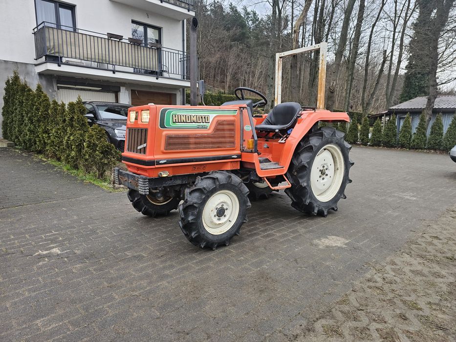 Traktor traktorek ciągnik ciągniczek ogrodowy hinomoto n239