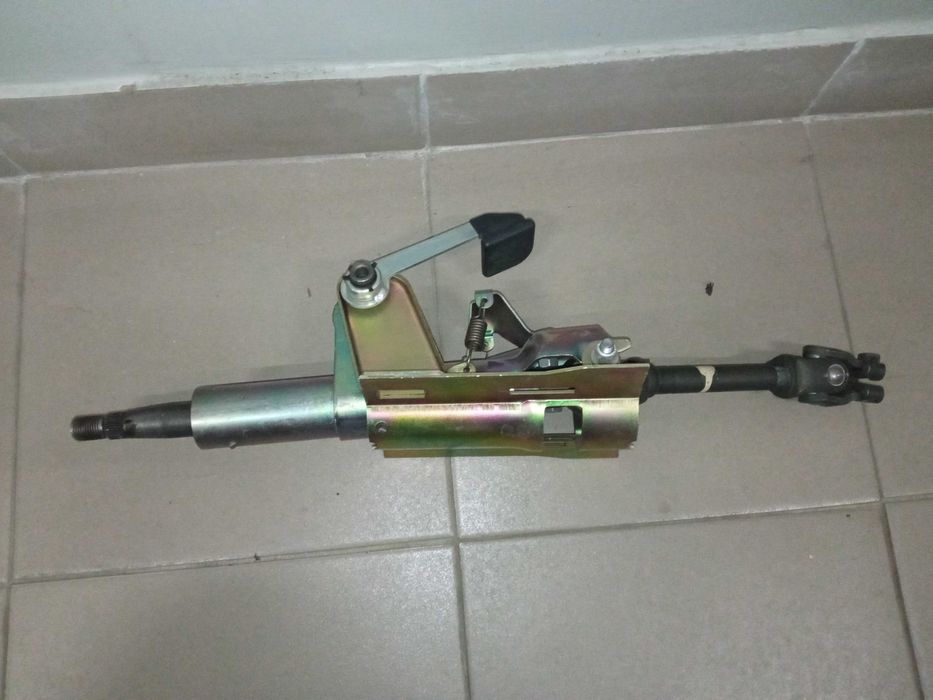 Вал рулевой ВАЗ 2110, 2111, 2112 в сборе с кронштейном и карданчиком