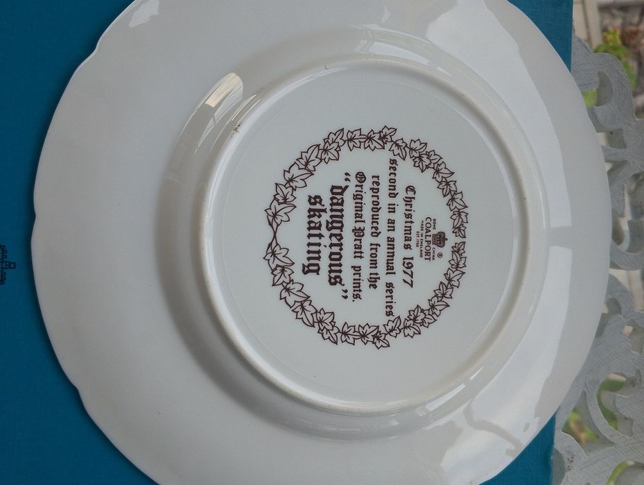 Вінтажні різдвяні тарілки порцеляна Coalport Англія
