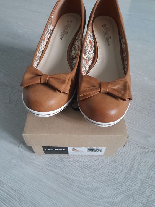 Buty na koturnie