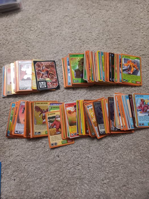 Caderneta e cromos invizimals