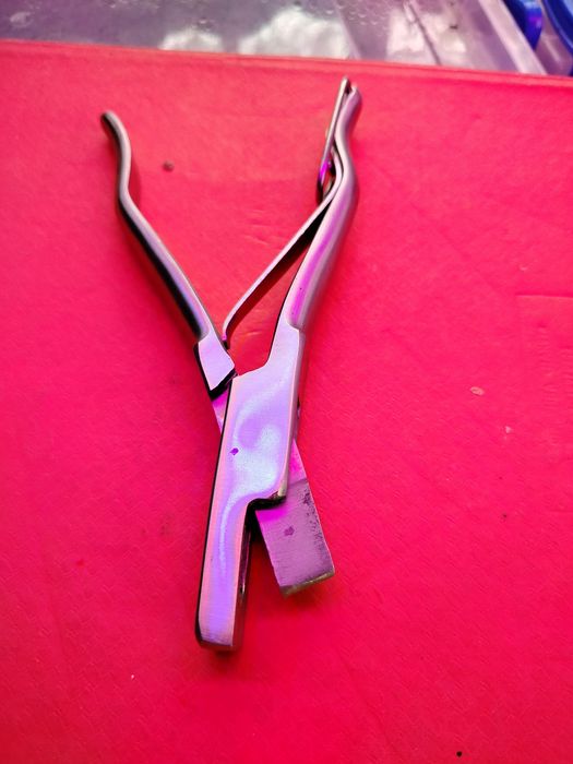 Щипці для вищипу.