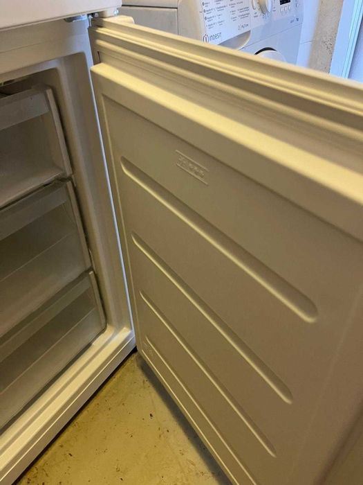Frigorífico Combinado INDESIT LI7 S1E W - 308 L Branco.