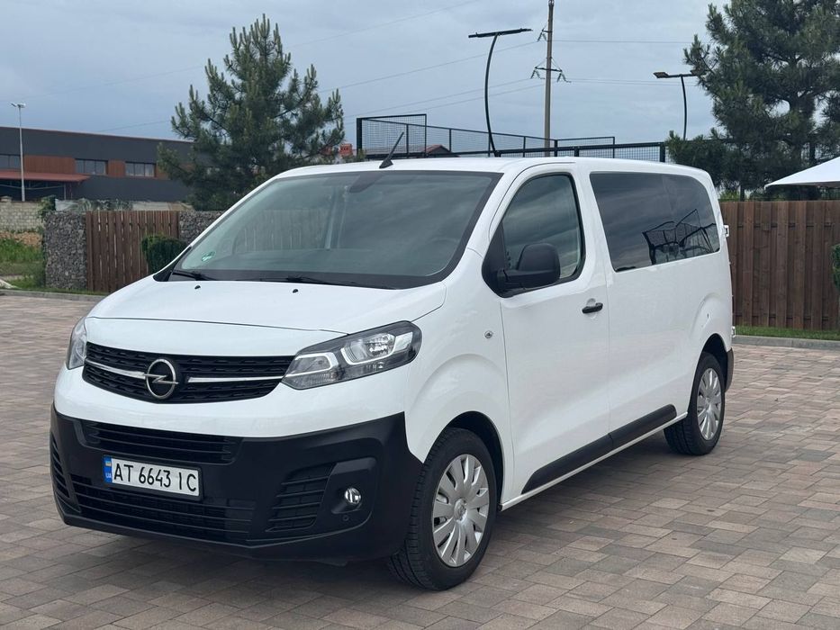 Opel Vivaro 2.0d пасажир 8+1 мість
