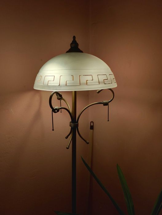 Lampa podłogowa, stojąca, jak nowa, elegancka, bardzo ładna.