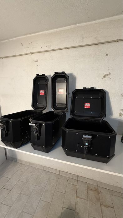 Vendo malas e top case da givi com suporte.