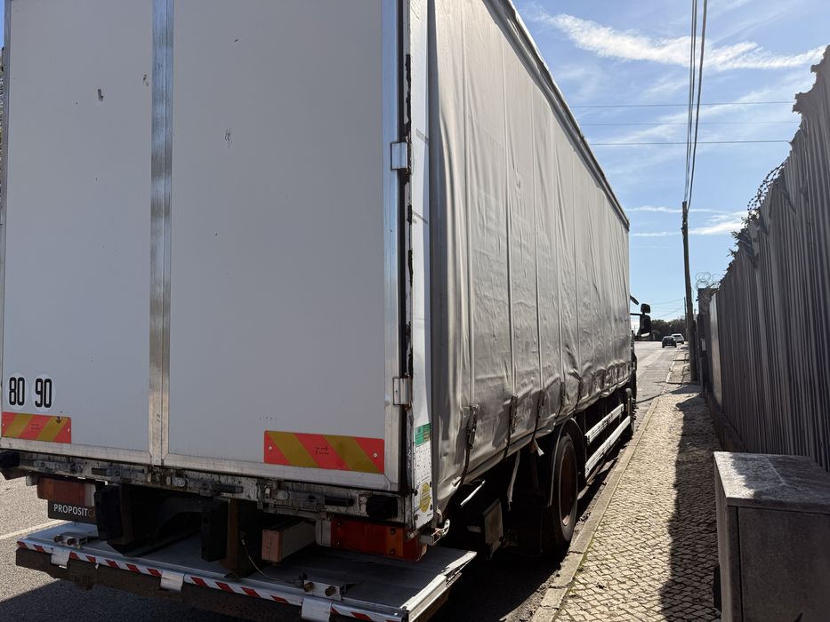SCANIA P270 CAIXA CORTINAS+TETO+PLATAFORMA RETRATIL 8M #OPORTUNIDADE#