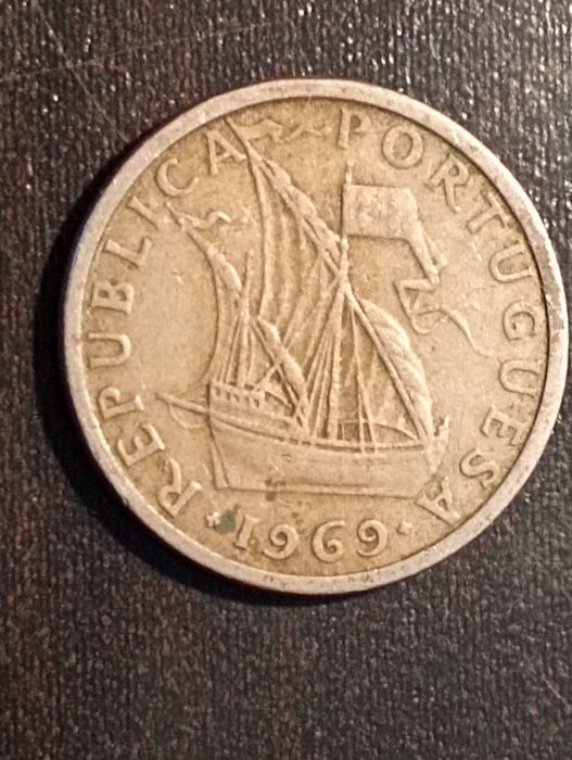 3 moedas de 2,5 escudos	Portugal	1983, 1985, 1969