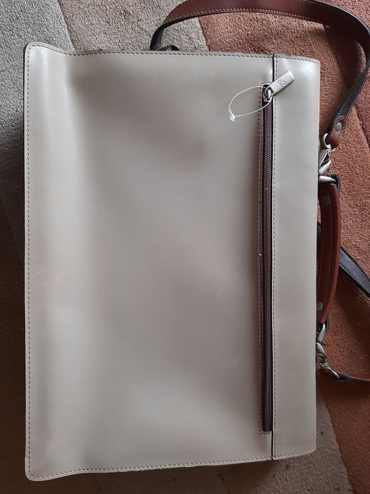 Mala em pele couro  para portatil ou documentos nova