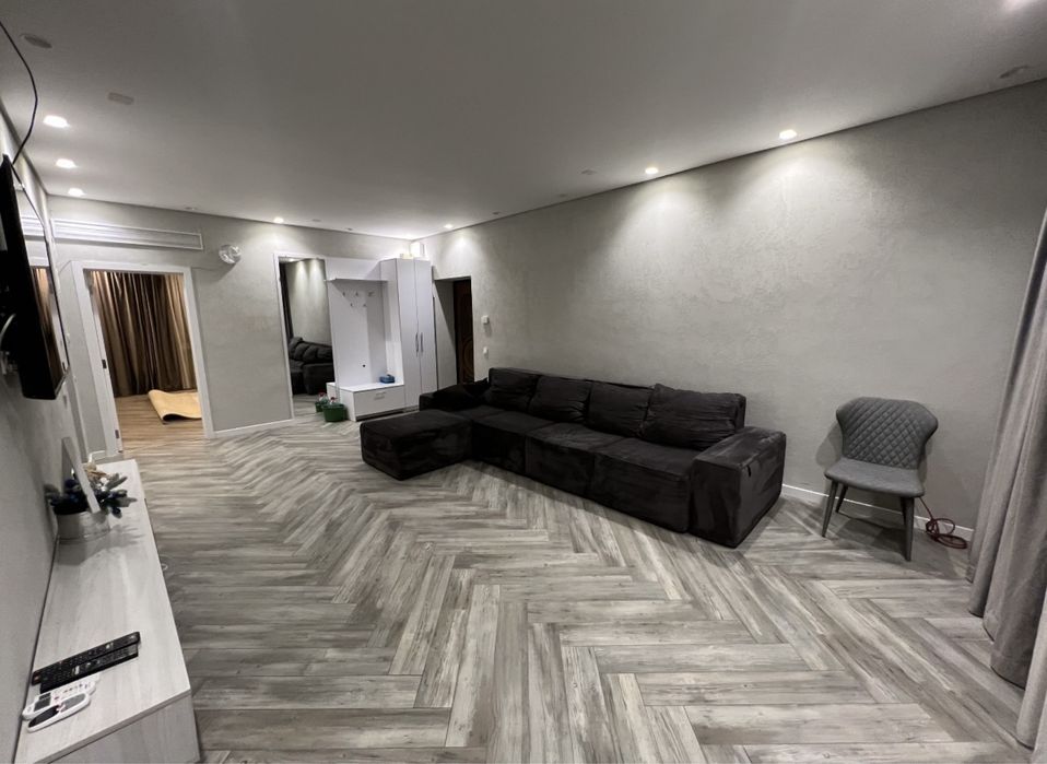 Продам велику 3-х кімнатну квартиру