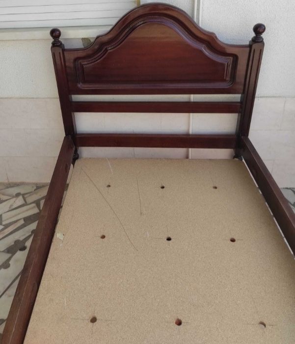 Cama de solteiro 80€ e colchão azul 50€