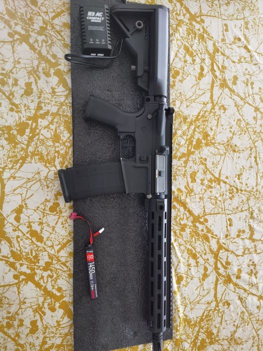 Arma airsoft M4 nova