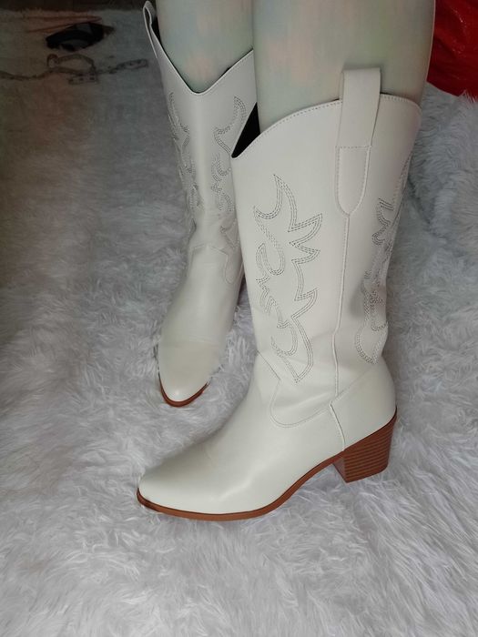 (41/42) Białe, haftowane Kozaki kowbojki, NOWE