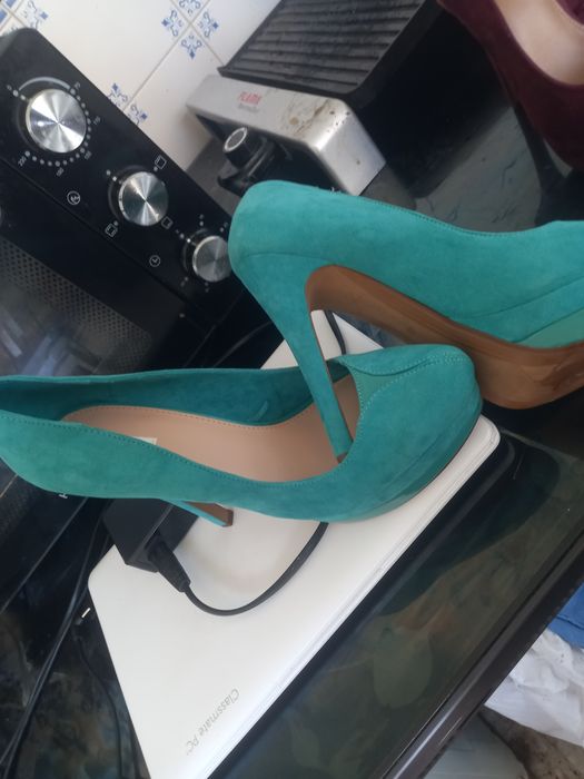 Vende-se sapatos