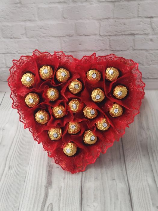 Букет з цукерок, 20 шт цукерками подарунок на 8 Березня серце