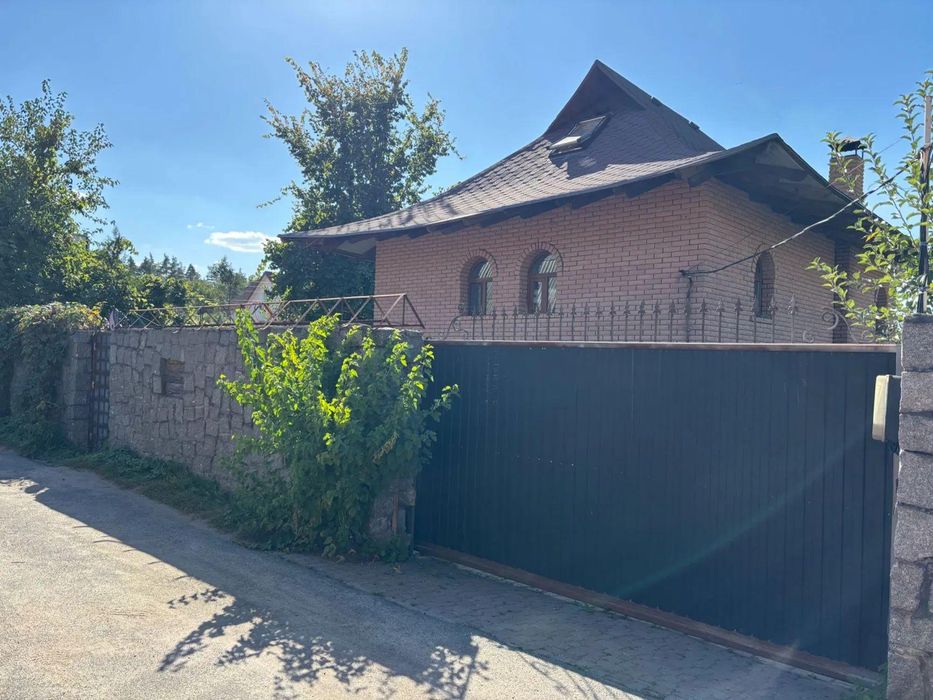 Продам 2-поверховий будинок с. Чабани LM