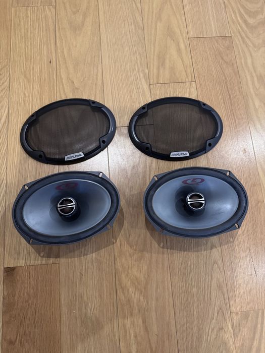 Colunas da Alpine SPS 69C2