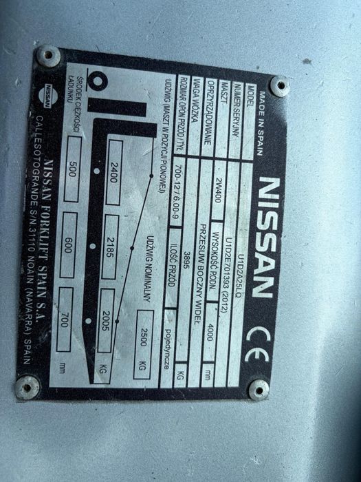 Wozek widlowy Nissan 2,5 tony LPG kabina przesuw boczny