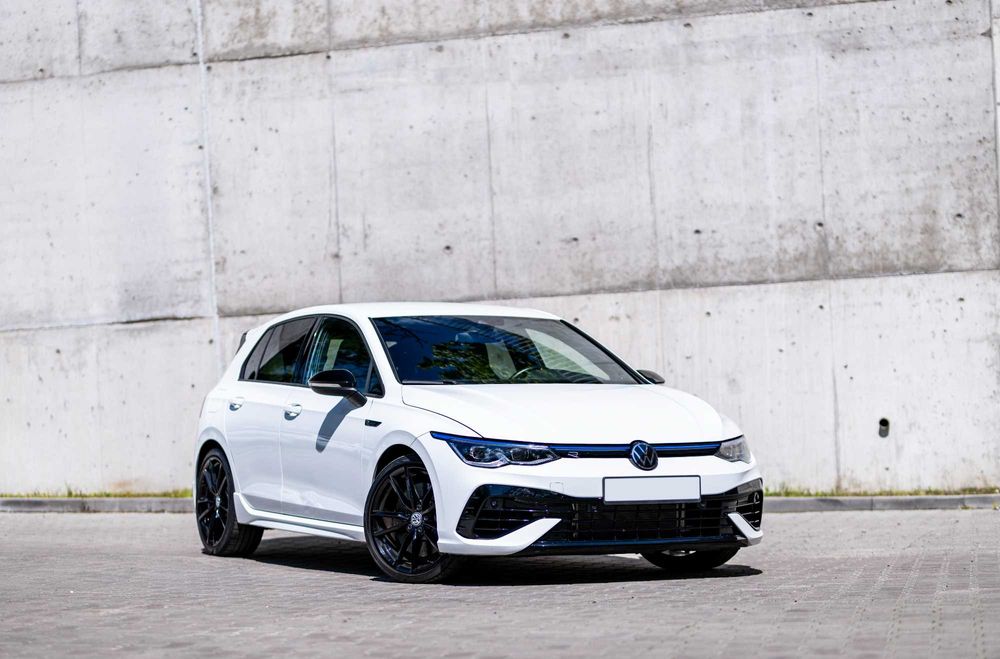 Wynajem samochodu VW Golf 8R wydech AKRAPOVIC