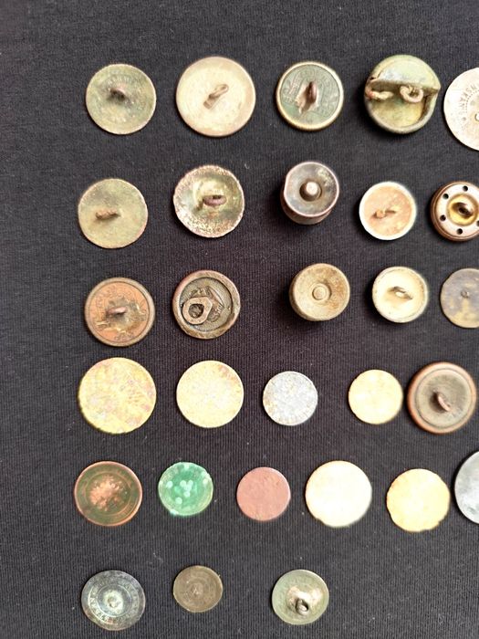 Stare guziki wojskowe i monety