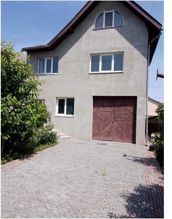 Продам будинок з ремонтом в Івано-Франківську по вул. Січинського.