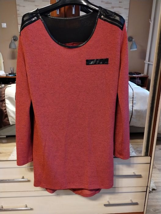 Sweterek z dłuższym tyłem r.M