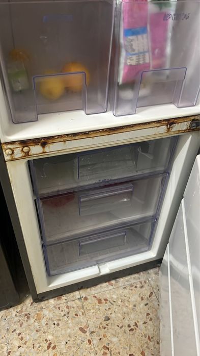 Vendo Frigorifico 25€só funciona em cima